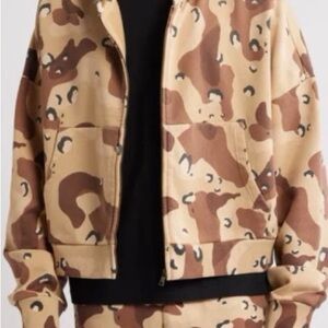 ELWOOD
Oversize Rectangle Zip Hoodie In Desert Camo